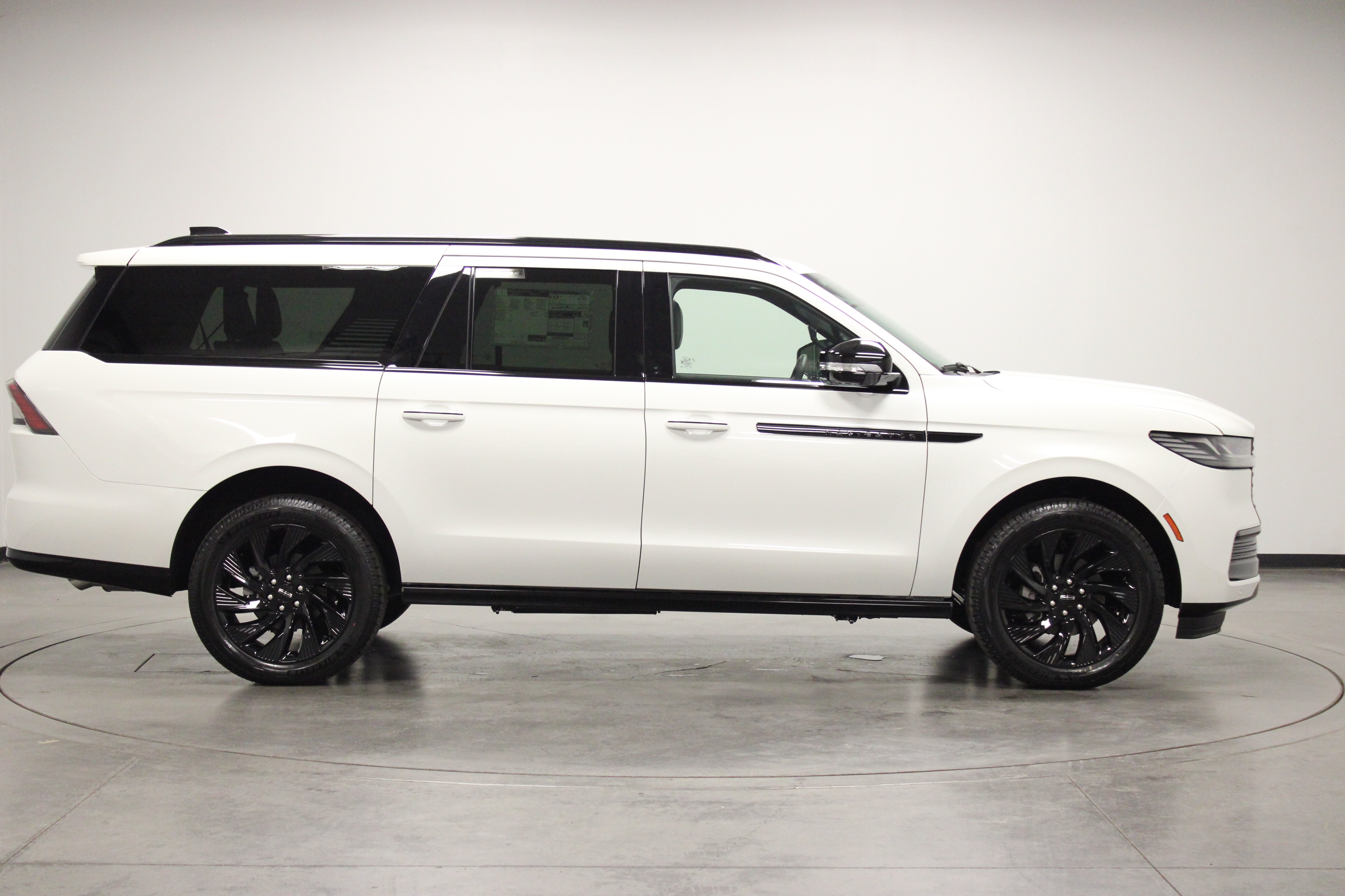 New 2027 Lincoln Navigator L Reserve w/ Jet Appearance Package AWD/4WD image 9