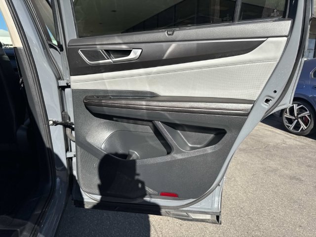 Certified 2024 Volkswagen Atlas Peak Edition SE AWD/4WD image 31
