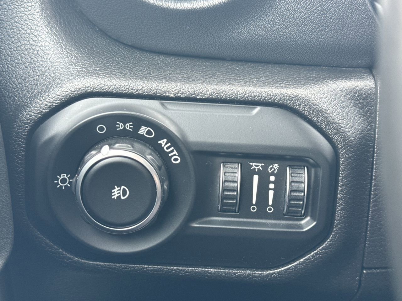 Used 2021 Jeep Wrangler Unlimited Sahara w/ Uconnect 4C Nav & Sound Group image 30