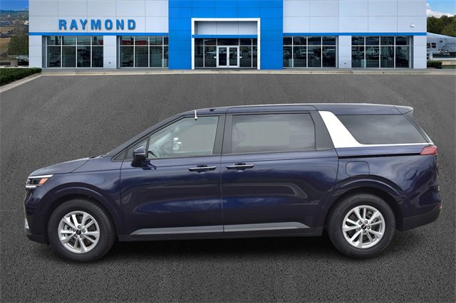 Certified 2023 Kia Carnival LX image 6