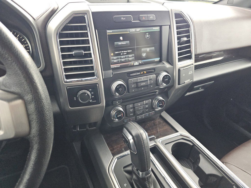 Used 2015 Ford F150 Platinum w/ Equipment Group 701A Luxury image 32