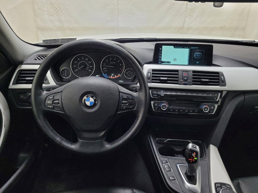 Used 2017 BMW 320i Sedan RWD image 22