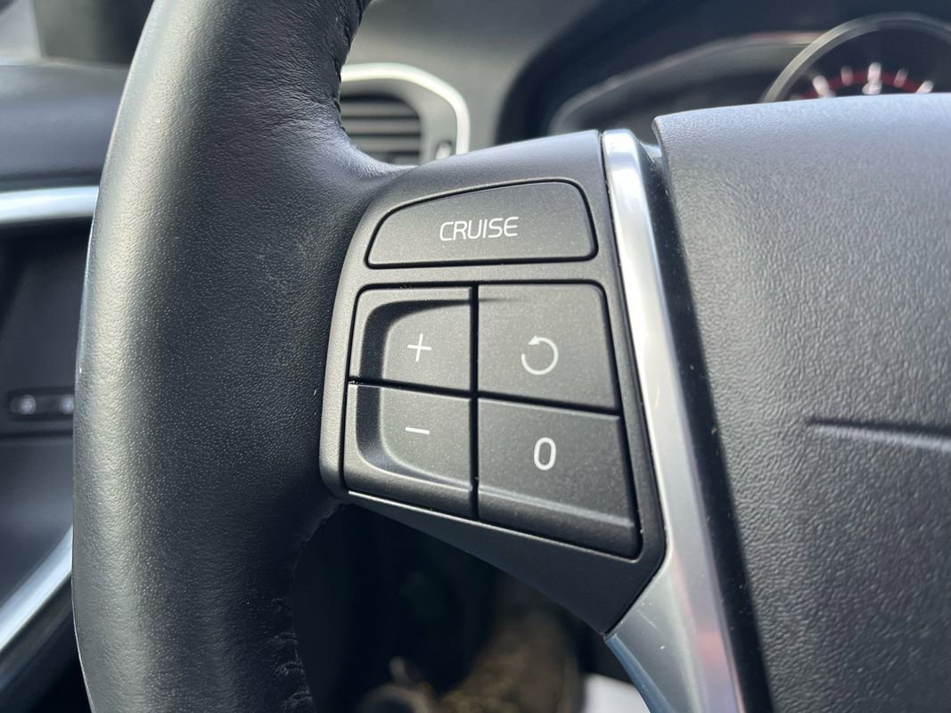 Used 2017 Volvo V60 T5 Premier w/ Convenience Package image 15