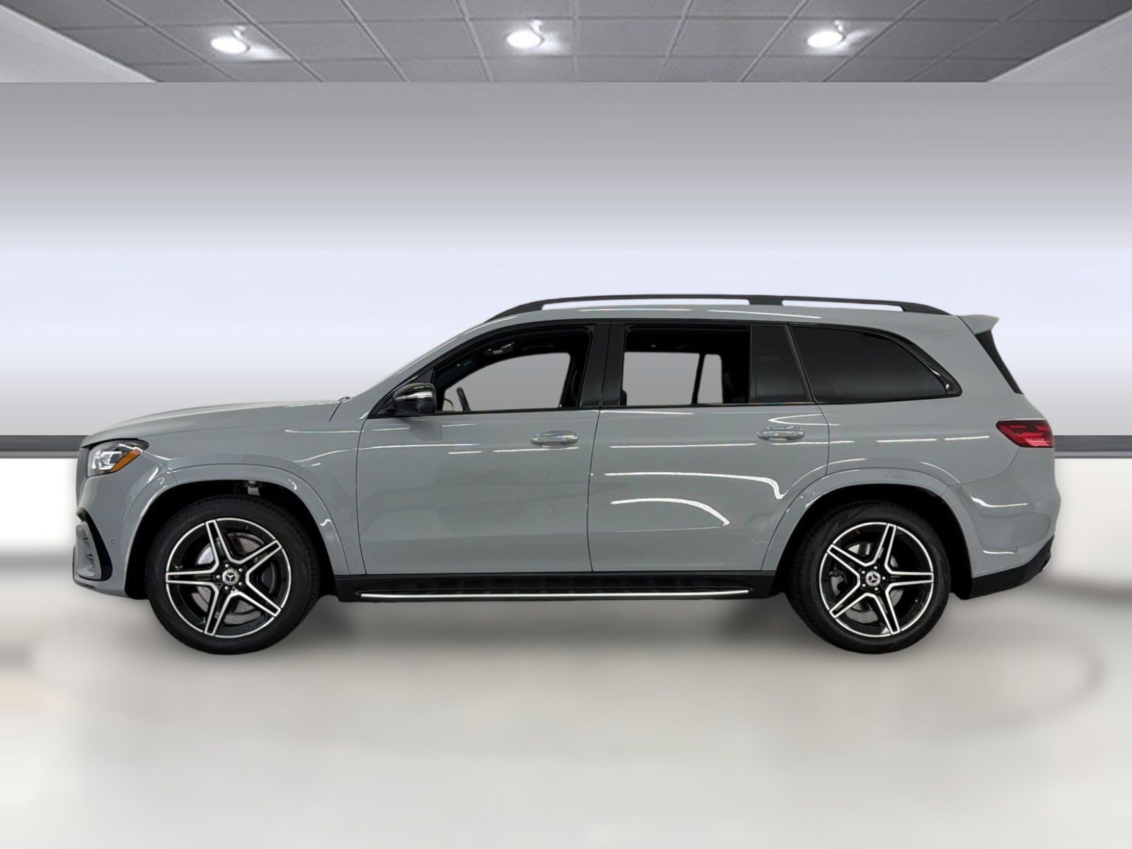 Used 2024 Mercedes-Benz GLS 450 4MATIC image 2