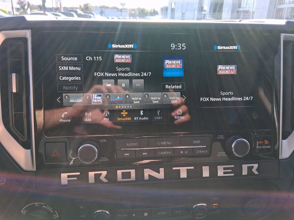 Used 2025 Nissan Frontier SV w/ SV Convenience Package image 17