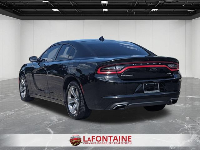 Used 2016 Dodge Charger SXT w/ Navigation & Travel Group RWD image 3