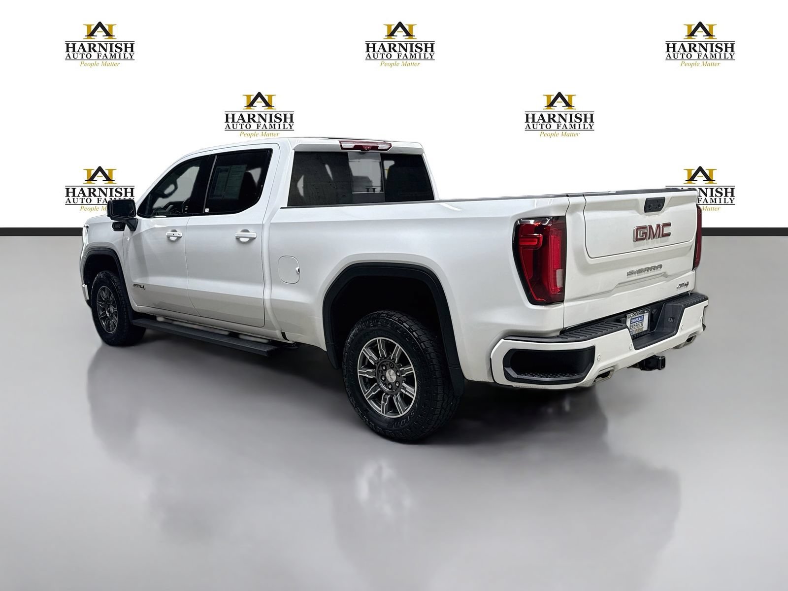Used 2024 GMC Sierra 1500 AT4 w/ Technology Package AWD/4WD image 8