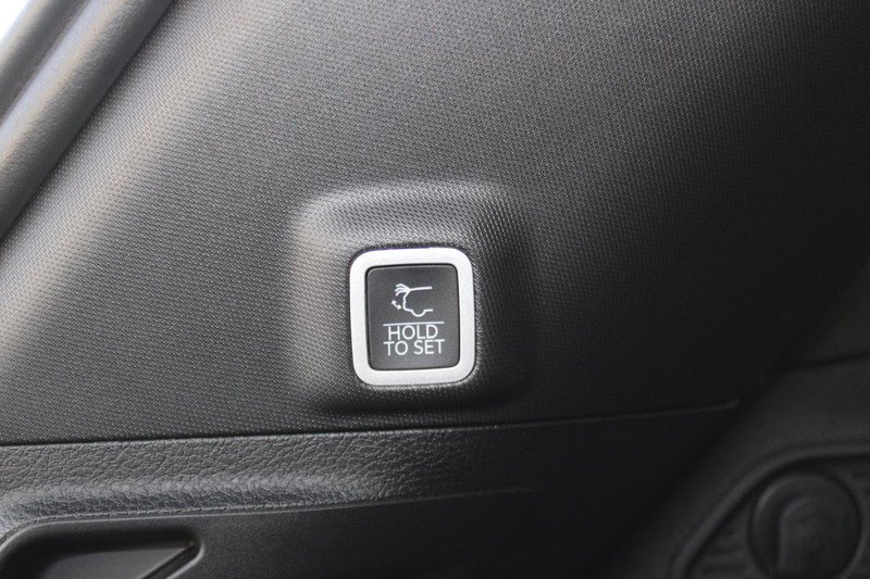 New 2023 Jeep Grand Cherokee Overland w/ Luxury Tech Group IV image 11