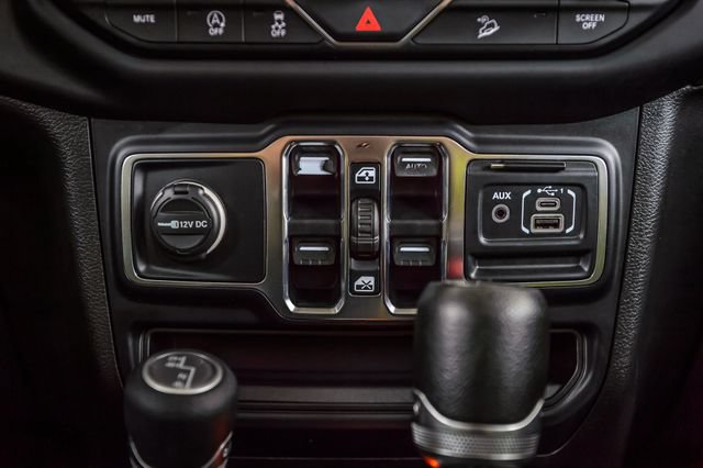 Used 2019 Jeep Wrangler Unlimited Sahara AWD/4WD image 34