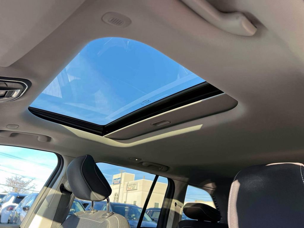 Certified 2023 Jeep Grand Cherokee Laredo w/ Luxury Tech Group I image 19