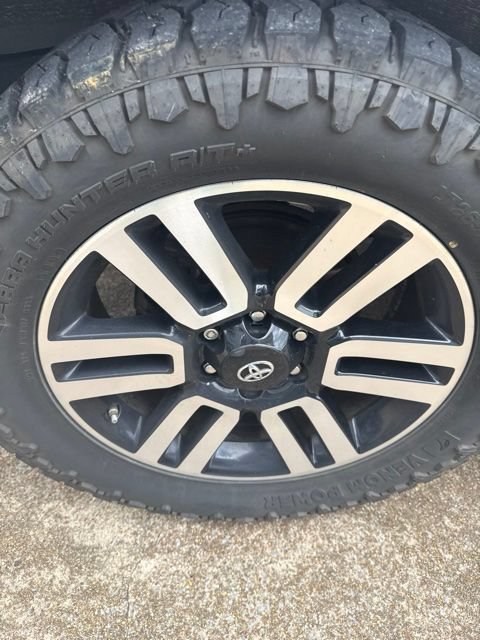 Used 2017 Toyota 4Runner Limited AWD/4WD image 18