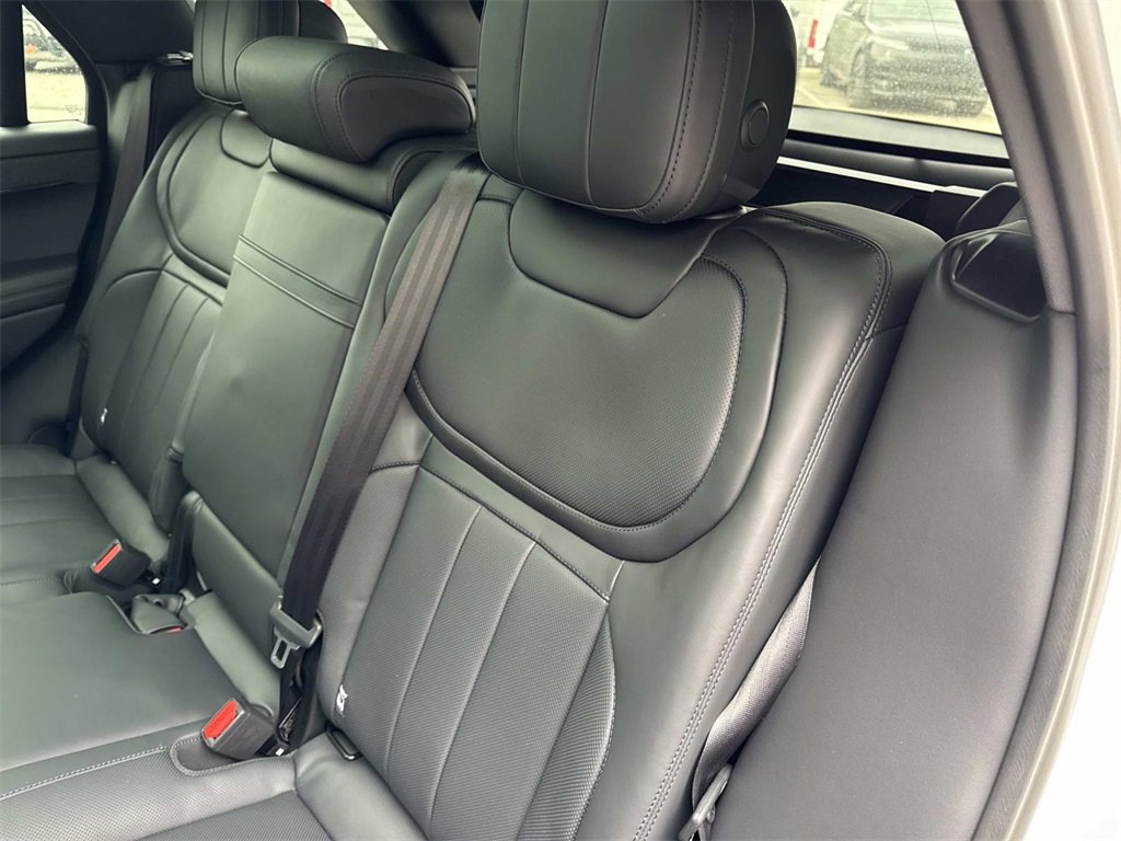 New 2025 Land Rover Range Rover Sport SE image 15