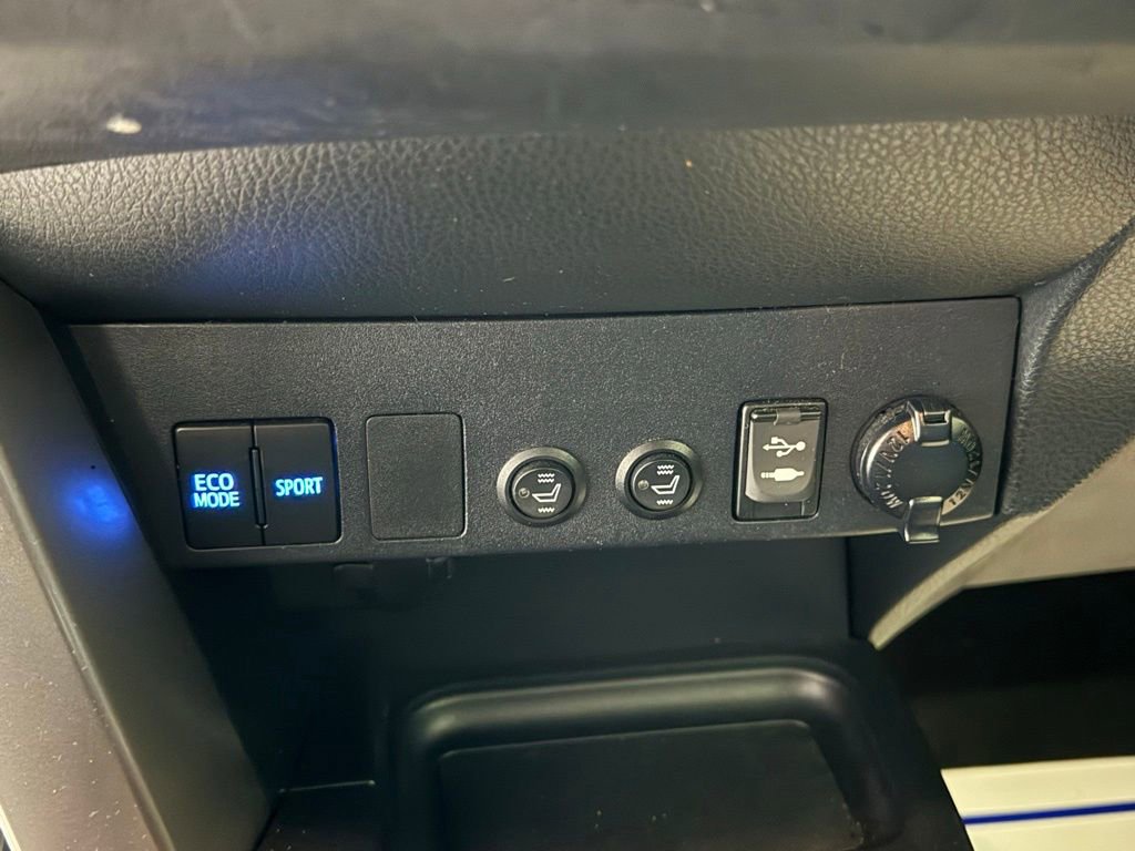 Used 2018 Toyota RAV4 LE image 25