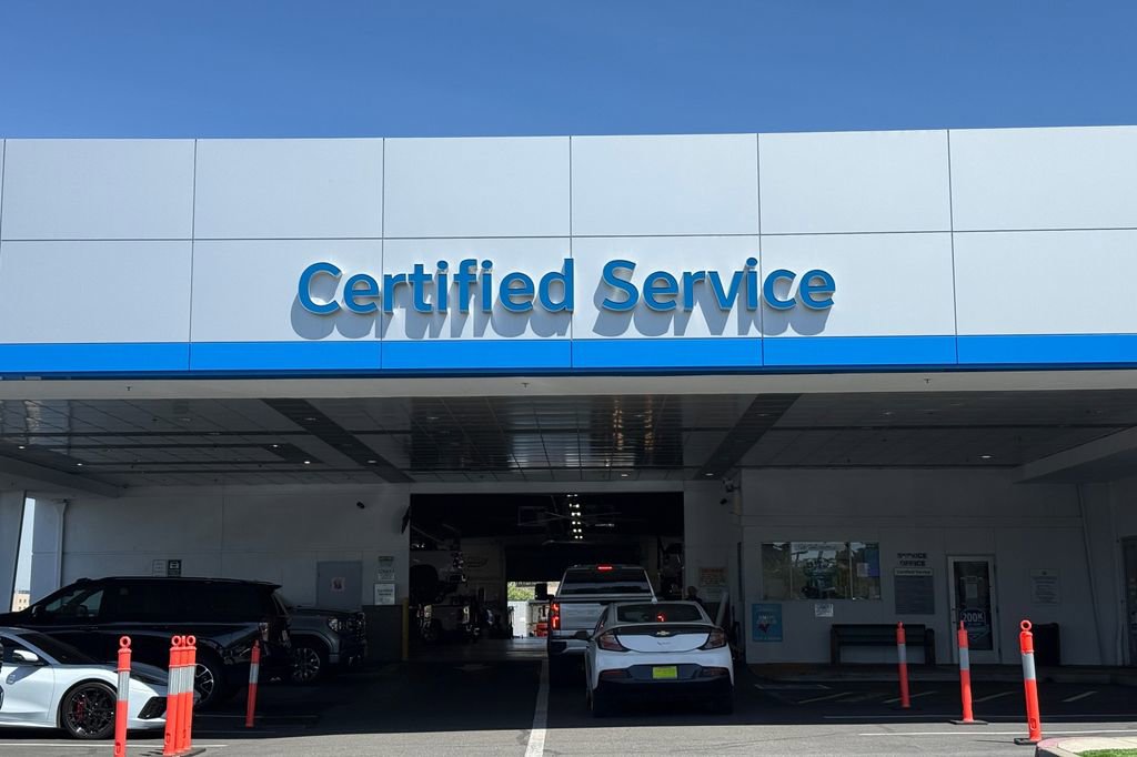 Used 2023 Chevrolet Bolt EUV Premier w/ Sun & Sound Package FWD image 45