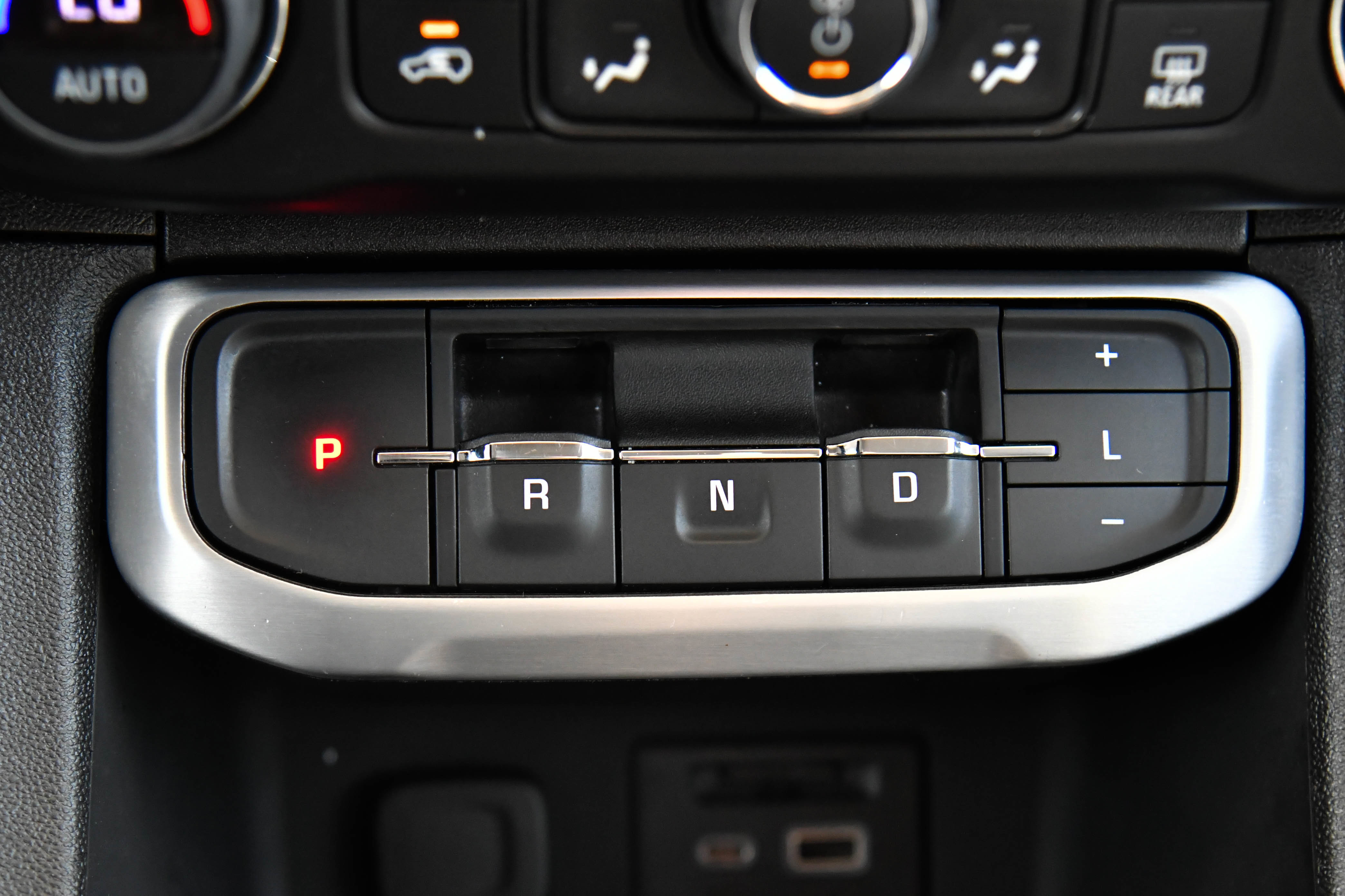 Used 2023 GMC Acadia SLT image 25