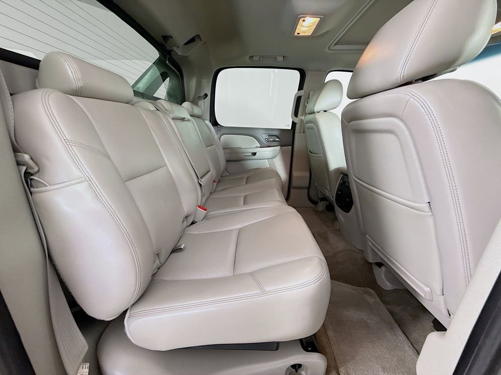 Used 2011 Chevrolet Avalanche LTZ image 30