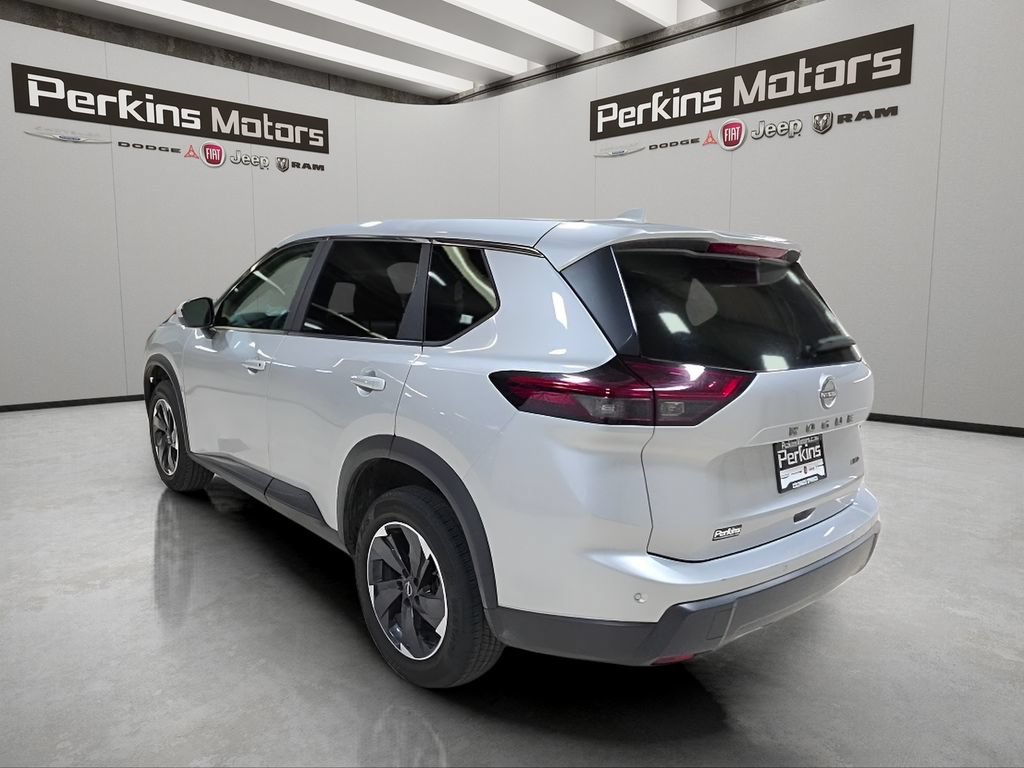 Used 2025 Nissan Rogue SV AWD/4WD image 3