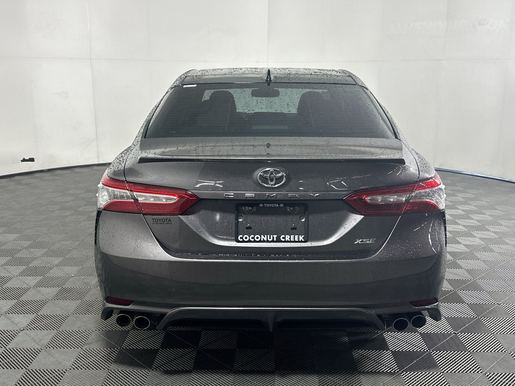 Used 2020 Toyota Camry XSE FWD image 4