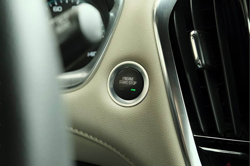 Used 2023 Chevrolet Traverse LS FWD image 14