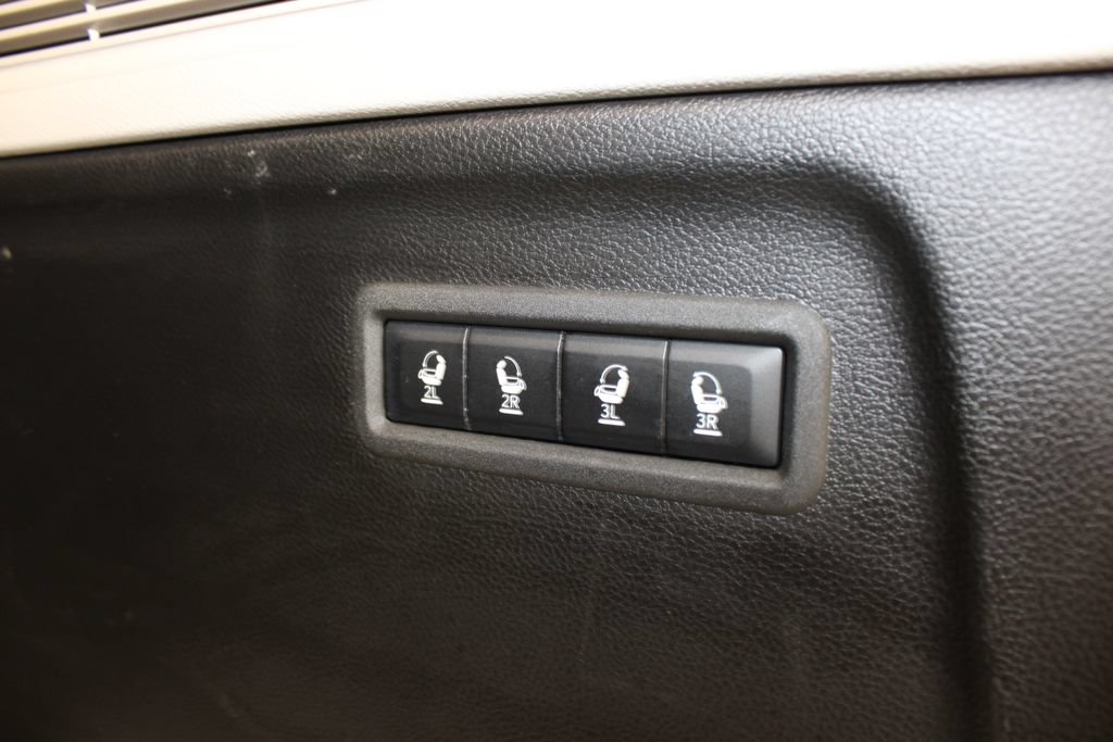 Used 2024 Jeep Wagoneer L Series III w/ Premium Group I AWD/4WD image 9