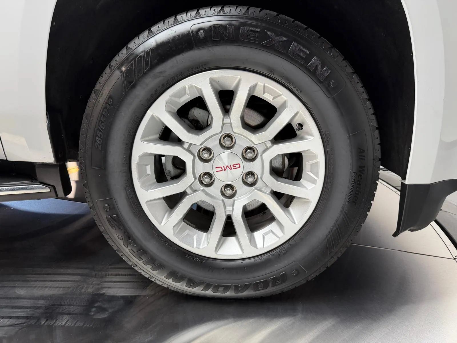 Used 2017 GMC Yukon SLT RWD image 9