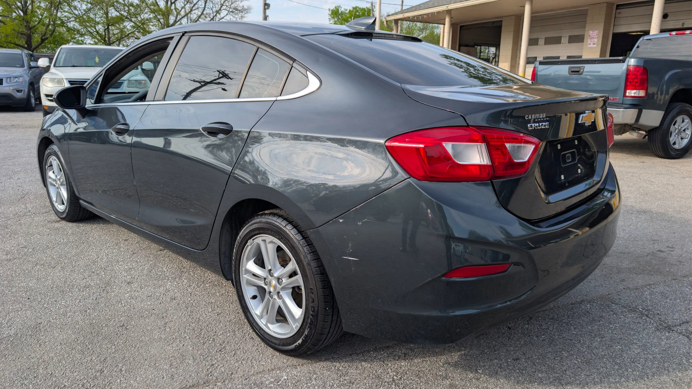 Used 2018 Chevrolet Cruze LT FWD image 3