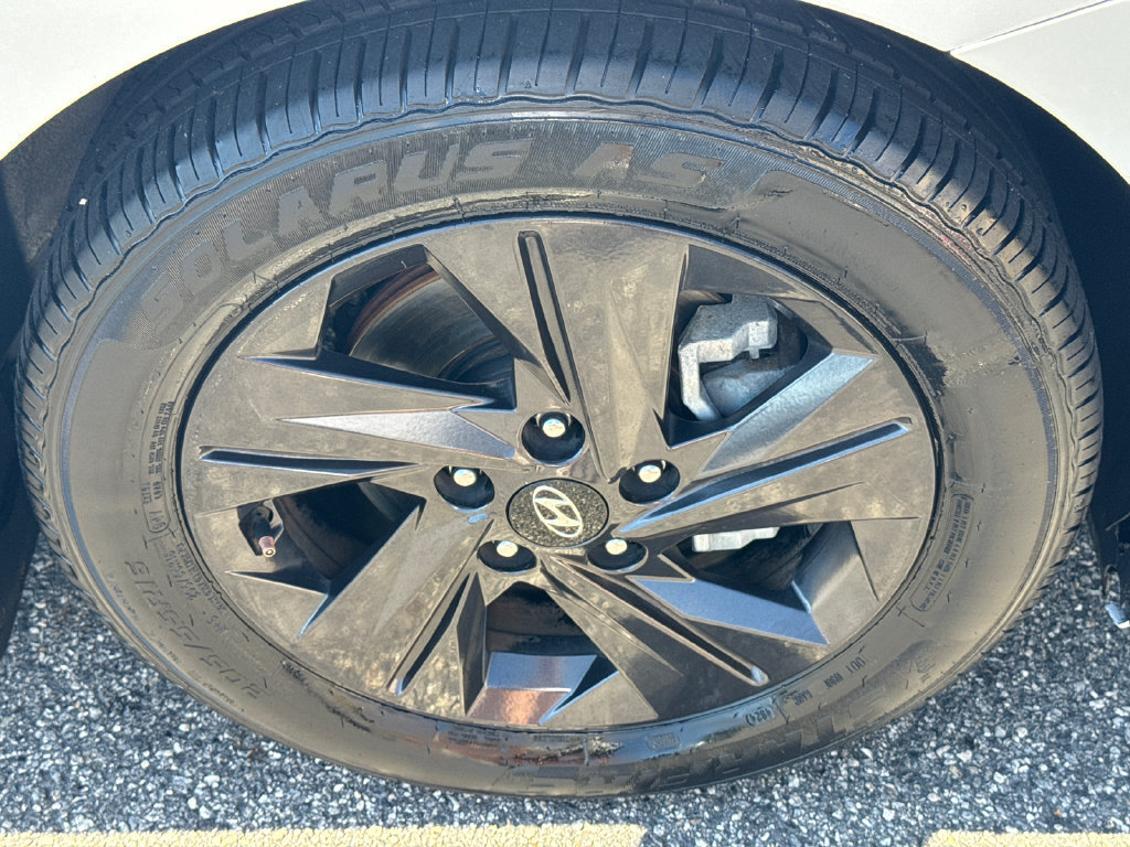 Used 2022 Hyundai Elantra SEL w/ Convenience Package FWD image 6