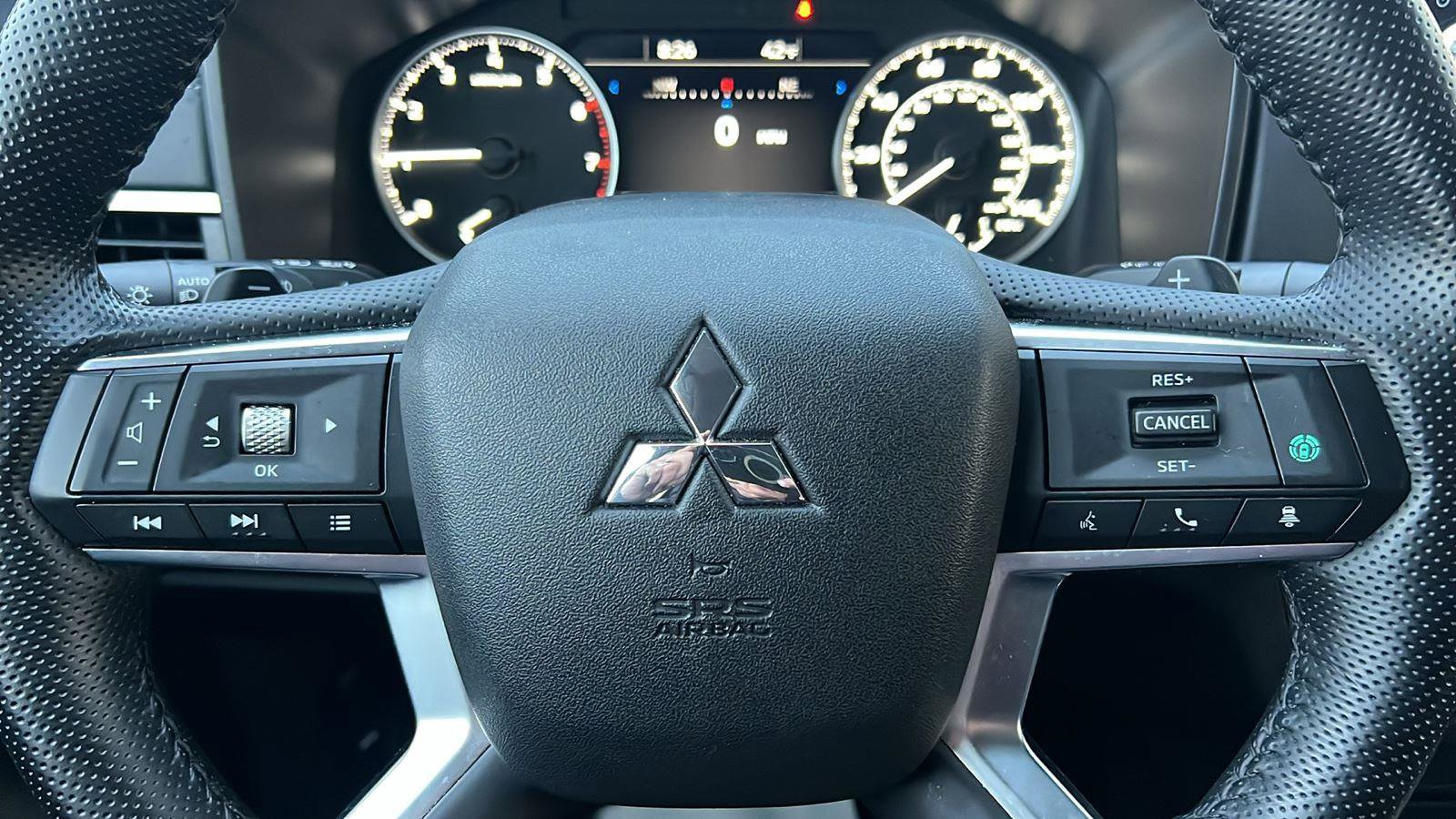 Used 2024 Mitsubishi Outlander SE image 29