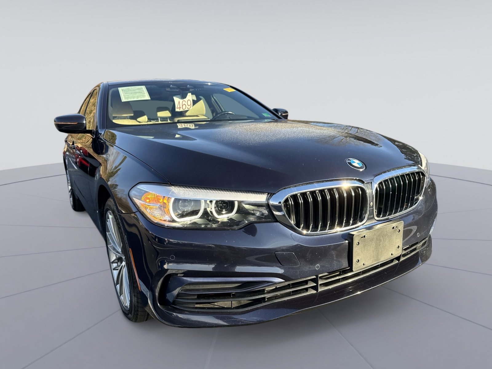 Used 2020 BMW 530e xDrive w/ Premium Package image 3