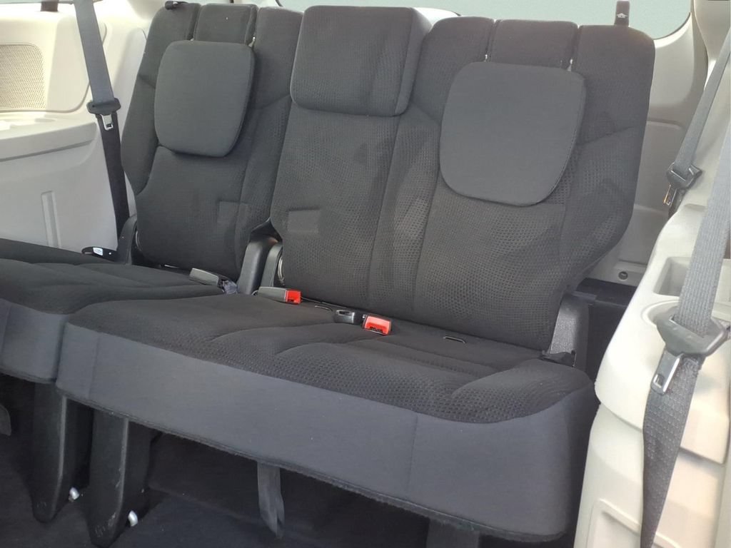 Used 2018 Dodge Grand Caravan SE w/ UConnect Hands-Free Group FWD image 16