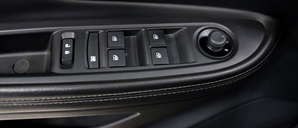 Used 2022 Buick Encore Preferred AWD/4WD image 18
