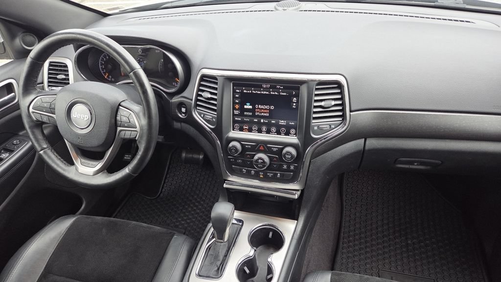 Used 2018 Jeep Grand Cherokee Altitude AWD/4WD image 15