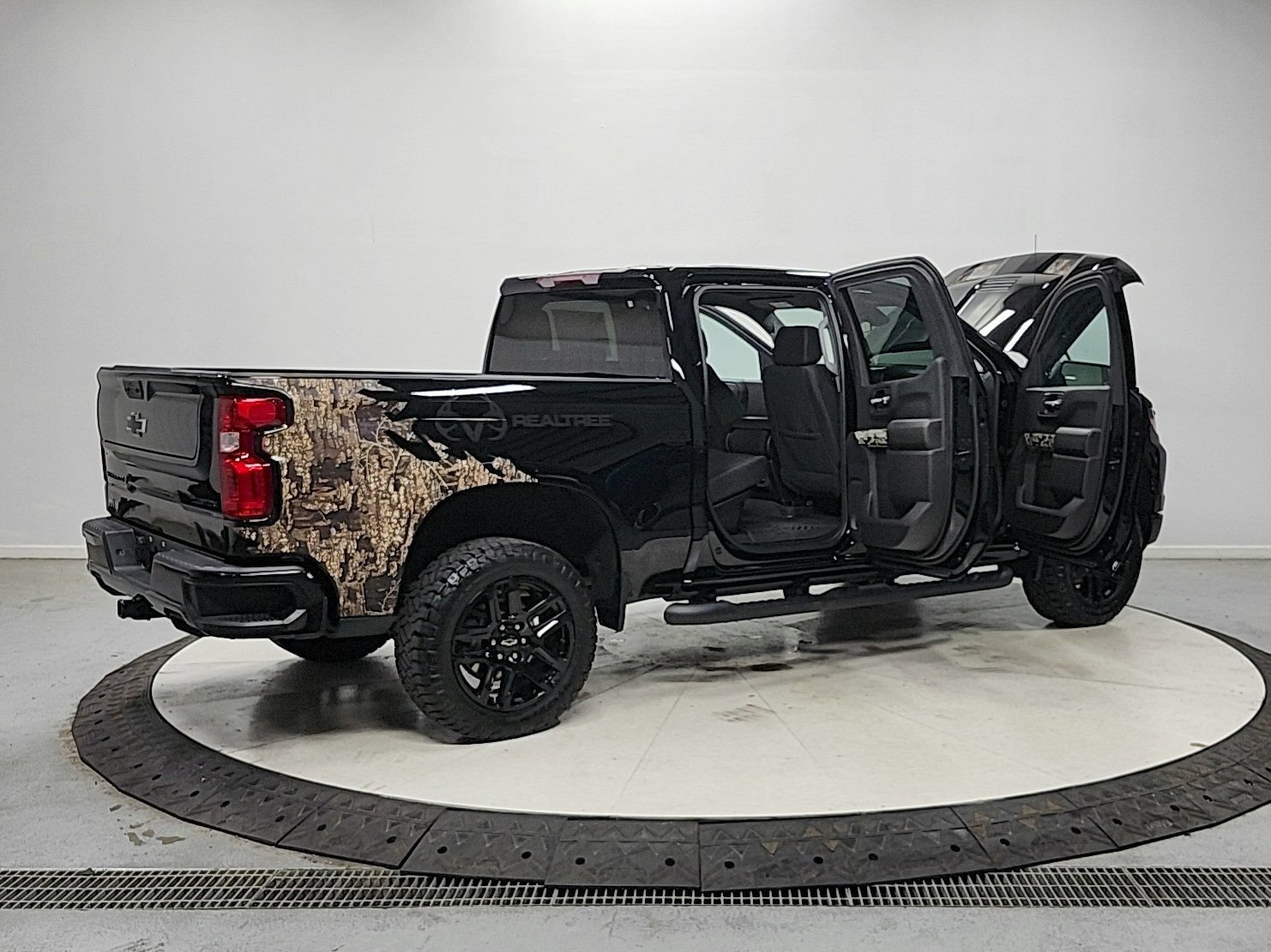 Used 2024 Chevrolet Silverado 1500 Custom Trail Boss w/ Realtree Special Edition AWD/4WD image 15