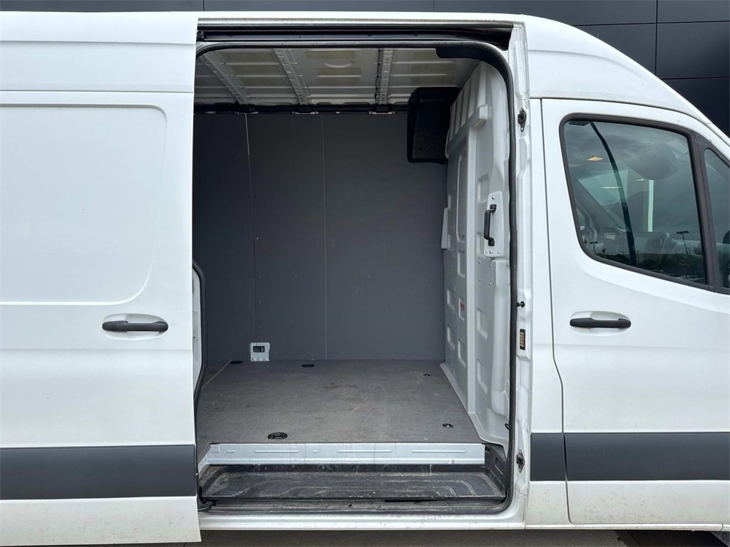 Used 2022 Mercedes-Benz Sprinter 3500 image 16