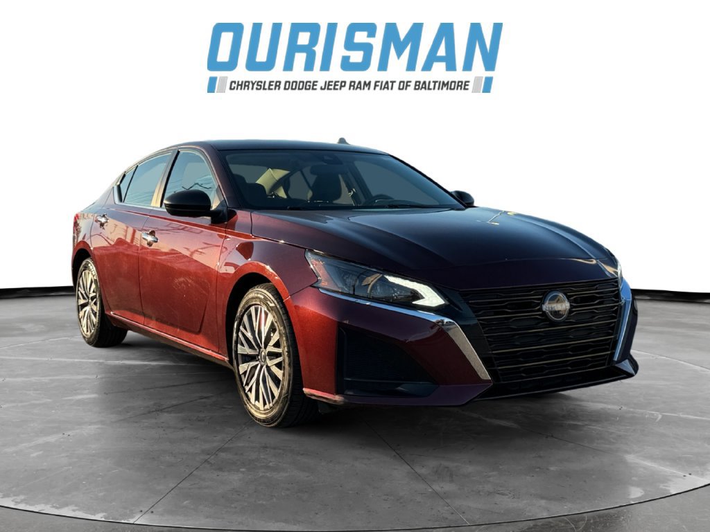 Used 2025 Nissan Altima 2.5 SV FWD image 1