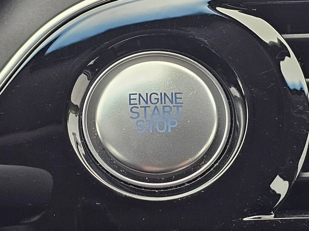 Used 2023 Genesis G70 2.0T image 40