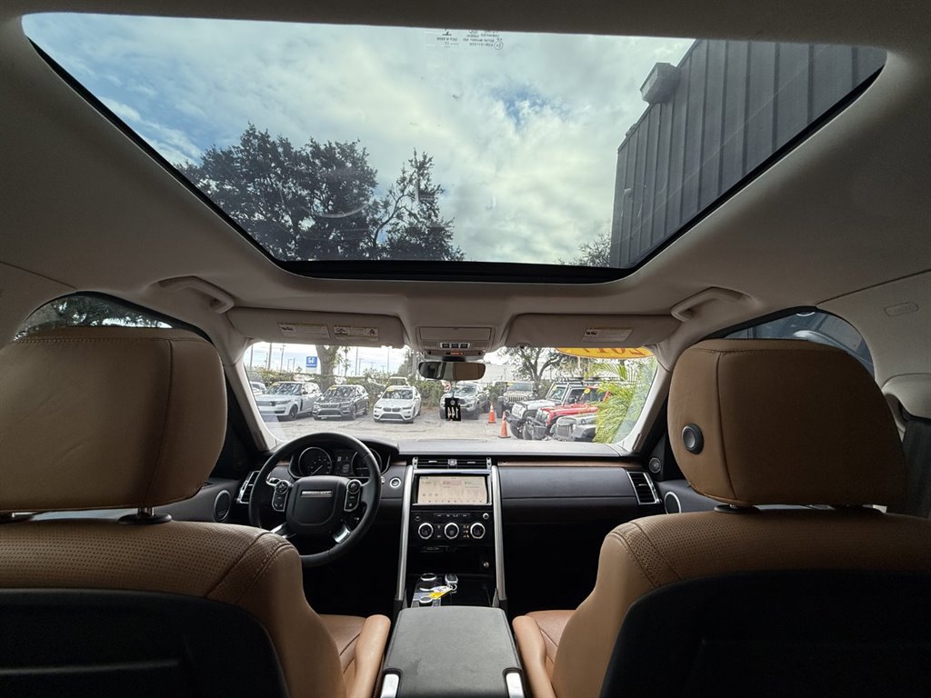 Used 2017 Land Rover Discovery HSE AWD/4WD image 24