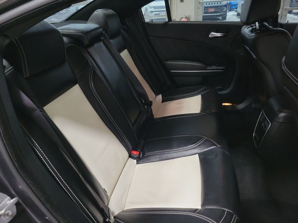 Used 2015 Dodge Charger SXT image 18
