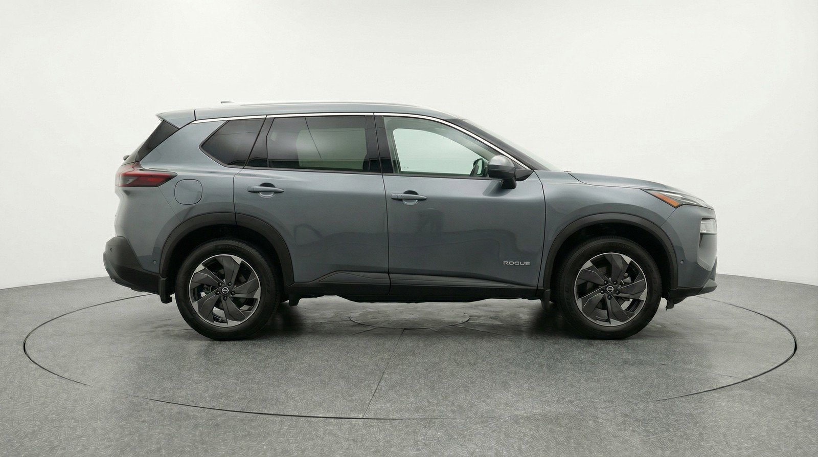 Used 2025 Nissan Rogue SV AWD/4WD image 11