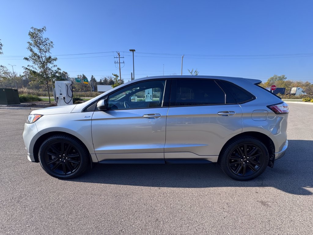 Certified 2022 Ford Edge ST-Line w/ Class II Trailer Tow Package AWD/4WD image 3
