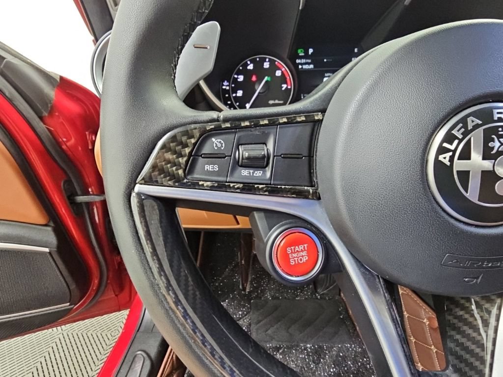 Used 2018 Alfa Romeo Giulia Ti w/ TI Performance Package RWD image 19