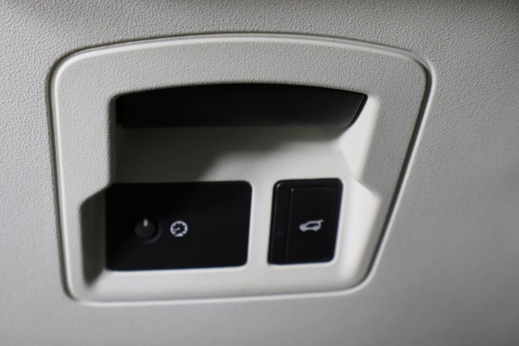 Used 2021 Land Rover Range Rover Velar R-Dynamic S image 22