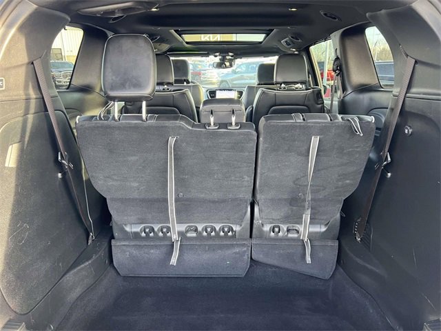 Used 2025 Chrysler Pacifica Limited image 6