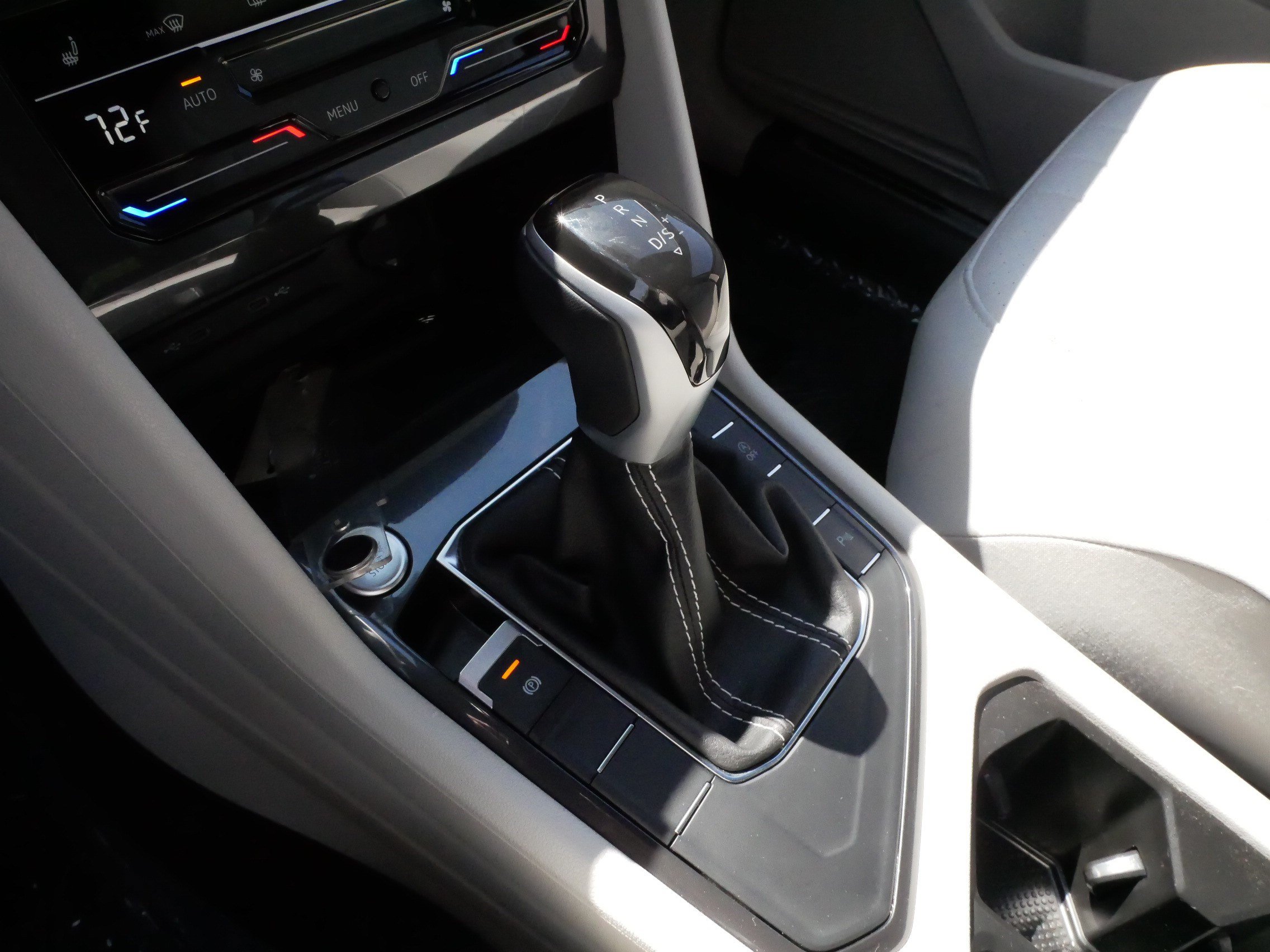 Certified 2024 Volkswagen Tiguan SE R-Line FWD image 24