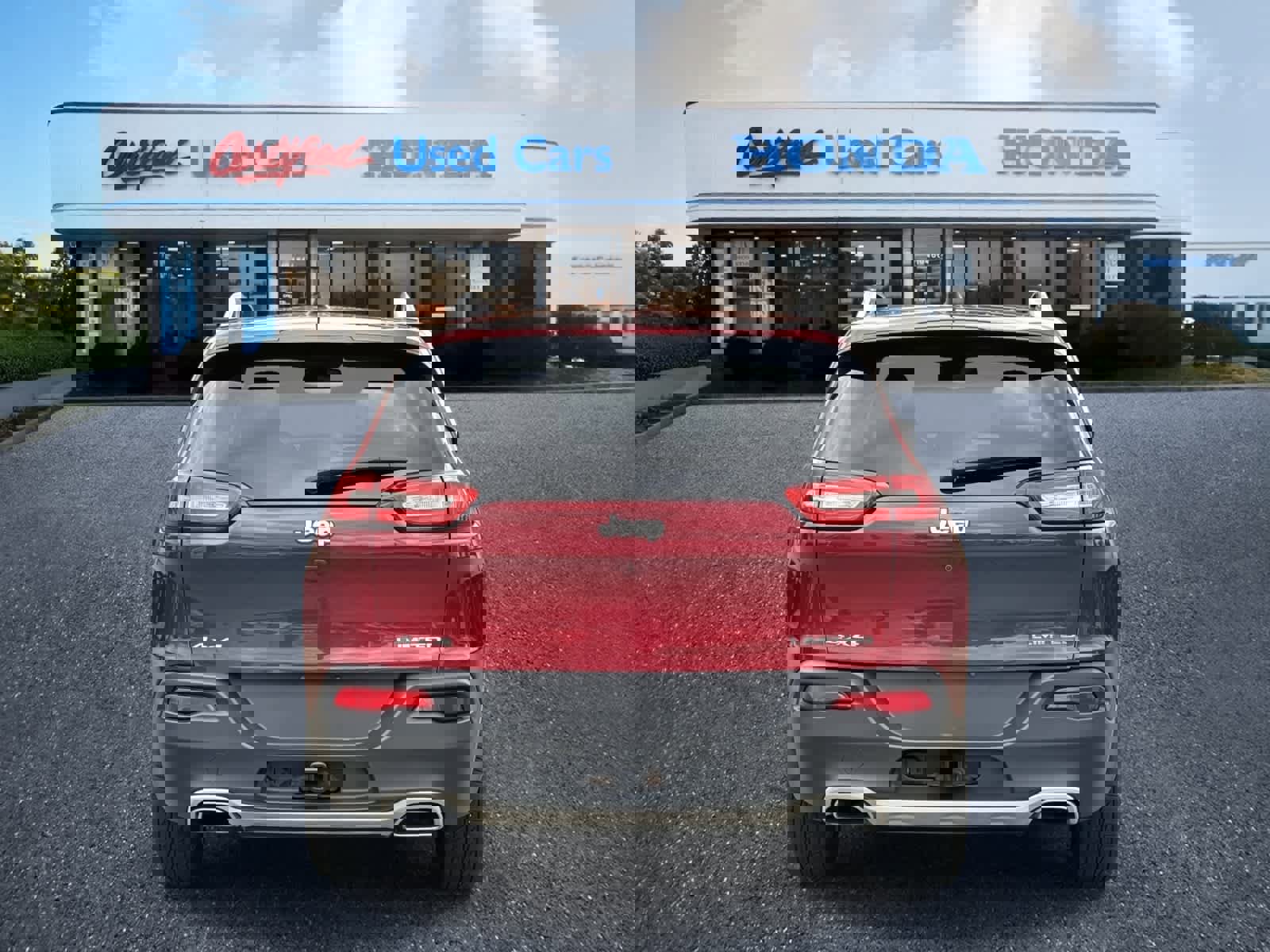 Used 2017 Jeep Cherokee Limited w/ Trailer Tow Group image 4