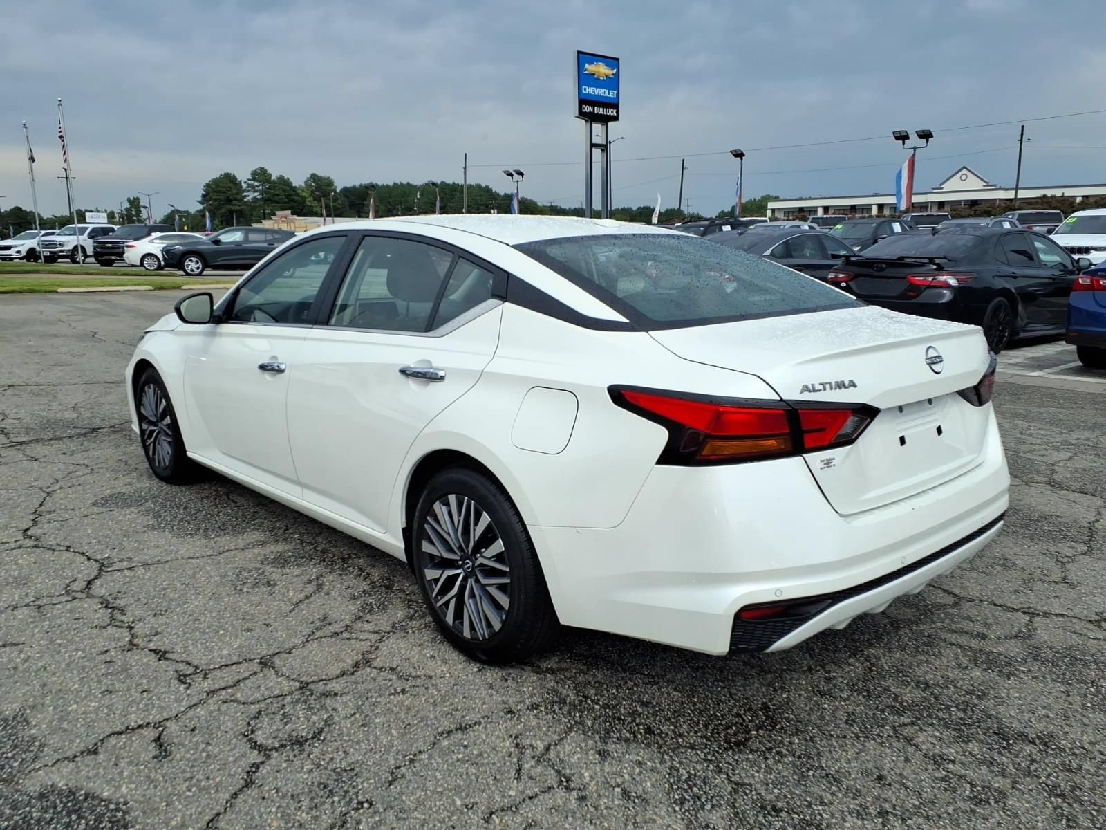Used 2024 Nissan Altima 2.5 SV FWD image 3