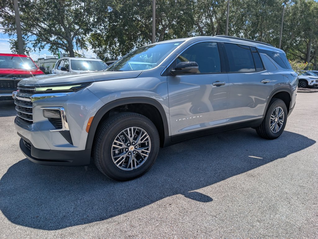 New 2027 Chevrolet Traverse LT FWD image 3