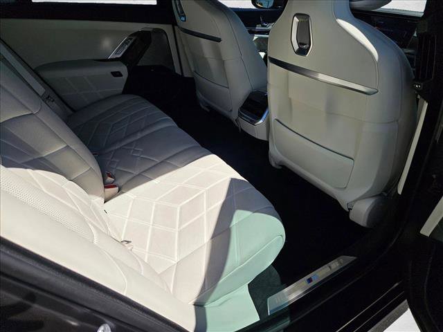 Certified 2023 BMW i7 xDrive60 w/ Parking Assistance Package image 19