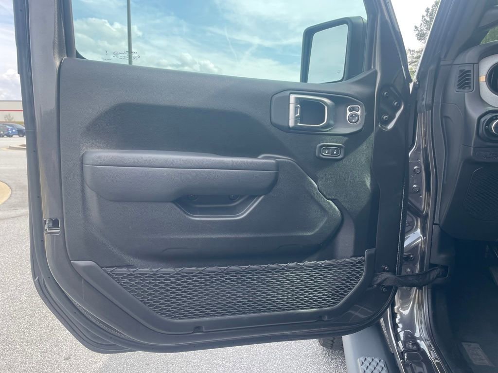 Used 2025 Jeep Gladiator Sport image 9