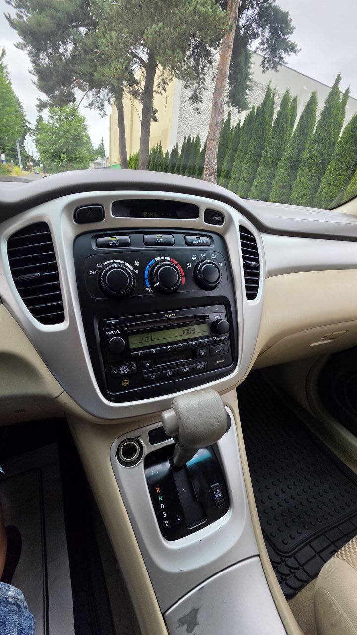 Used 2007 Toyota Highlander 4WD V6 w/ 3rd Row image 13